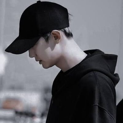 doppelganger of ‘Park Chanyeol’ 1992 EXO main rapper who has husky voice and handsome face. Atharya Pandu Mahadevan, Devan.