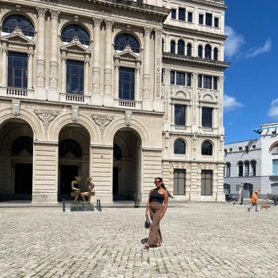 Cubana👩🏽🇨🇺 
Amante del baile💃🏽 y los girasoles🌻
Futura abogada👩🏽‍⚖️