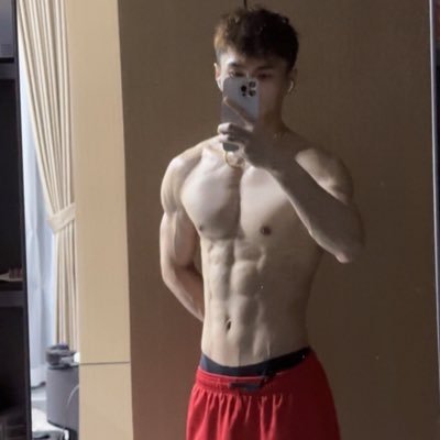 WinRussell's profile picture. Ooohhhhh