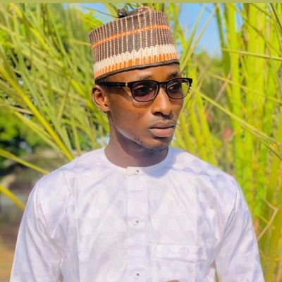 Allah first
Muhammad (S.A.W)
May ur perfect soul rest in jannatul firdausy Dad💔😭
Building engineer 👷‍♂️ 🏢 
Madrid fan🤍
Baller 07⚽️
Wish me on 1st jan 🎂