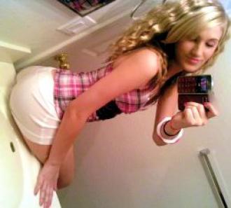 Zooie_35aki_'s profile picture. I need some lovin on new years night... anyone wanna hook up? add me at http://go-u‌r‌l.in/6M6