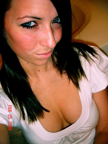 I need some love on new years. How about a romantic night at my place? add me at http://go-url.in/6MM