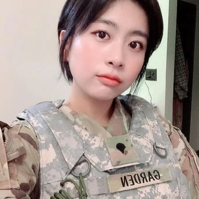 A military personnel 回線ID kimle25
投資と真剣な関係に興味があります。現在独身ですが、兵士です。私に興味がある場合は、チャットしてフォローバックしてください。