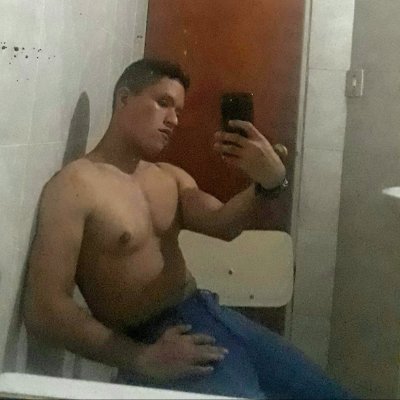 Venezolano. Aficionado al gym. Lector compulsivo de hilos en Tw.