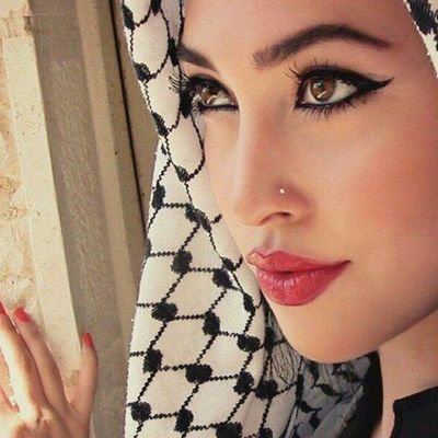 انا عليا ام فلسطينية ادافع عن قضيتنا الفلسطينية
غزة حرة
I am Alia, a Palestinian mother, defending our Palestinian cause. Free Gaza.