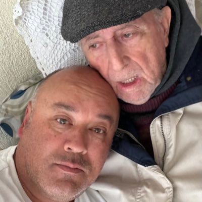 EmilioErrazuriz's profile picture. Santiaguino por opción y Ariqueño de corazón, padre de 2 increíblemente bellas,tiernas, amorosas, guapas, lindas, cariñosas, hermosas y regalonas niñas. Las Amo