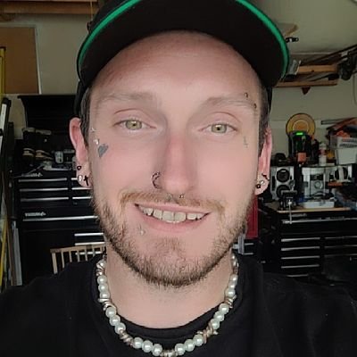 BuzzyWRLD's profile picture. 🇨🇦B04's BuzzyTheJoke or Skip 🧃🌍 #yB #ThePartyNeverEnds #LLJW