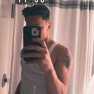 xRahzey's profile picture. 