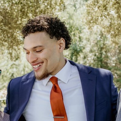 Trinity University Football '21 | Formerly @spurs Marketing | NBA Content Creator | Host of the Off the Glass Podcast @OfftheGlassNBA