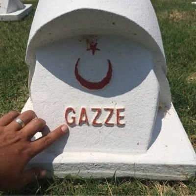 Yeryüzünde böbürlenerek gezme sende öleceksin