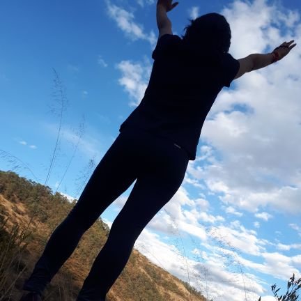 Losing him was blue, like I'd never known
Missing him was dark gray, all alone
Forgetting him was like trying to know somebody you never met...
🇨🇦🍁
