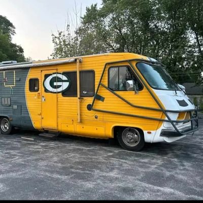 Dedicated Green Bay Packers party bus! Keeping the tradition alive and well!
#veteranowned #greenbaypackers #nfl #legacy