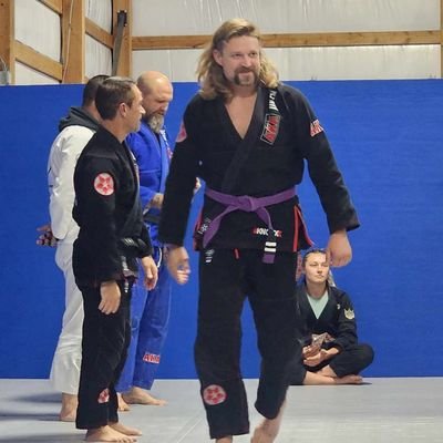 Finally got a Twitter acct, mostly because it got harder to just lurk. Father, Christian ✝️,  jiu jitsu, rugby, family and friends. Carpenter, teacher, coach.