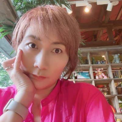 めっちゃ関西弁☀️やけど、東京在住 / 地に足ついたスピリチュアル🌈で、 【人生ってもっと楽しい❣️✨】こと思い出しません❓ \ うまくスピリチュアルを日常に採り入れ、 みんな自分らしく楽しく💖軽やかな人生を送れたらなぁってことを発信してます。 セッションだけでなく、神社仏閣ツアーとかセミナーやってます。