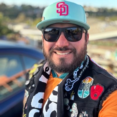 SAN DIEGAN. MARRIED TO MY WONDERFUL WIFE MARIA. PADRES/⚾️FAN. PURE PROJECT BREWING EMPLOYEE🍺. STAR WARS. VINYL. COMICS. LEGO. WHUFC COYI⚒️ 
LOYAL SC ⚽️🟢🟠 WG?