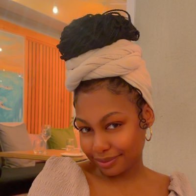 Simzthemiss's profile picture. That's it folks.