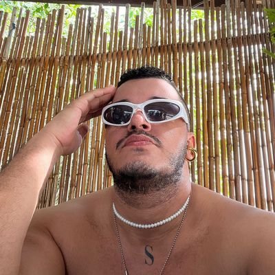 ItsMeSabb's profile picture. 35. Don't like mornings & like grey days. Movies bore me & music makes me fall in love. Stop stalking and follow me... Or let's drink a gin!