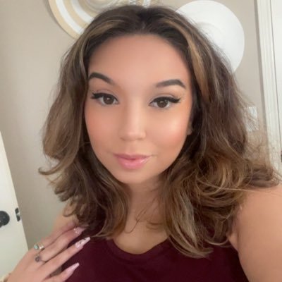 adrianamrtnz25's profile picture. MiS.