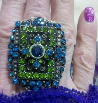 Divalaina's profile picture. Only humor can save us now