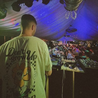 a veces hago como que soy DJ, otras, hago como que se producir, depende del día.
Sígueme en IG: @zenkoprod.flp