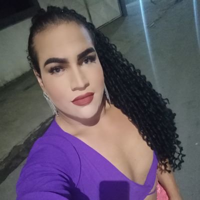 (sou trans )
sou muito simpática e muito estrovestida 
amiga  .não chega igual um ogro saiba conversa blz .sou solteira .tenho 25 . sou fofinha sou independente