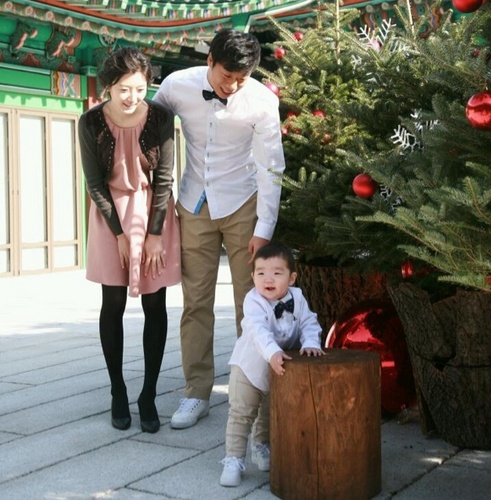 Yeomkihun26's profile picture. 한 가정의 가장이자 

한 아내의 남편이며

두 아이의 아버지인

염기훈 올시다!!