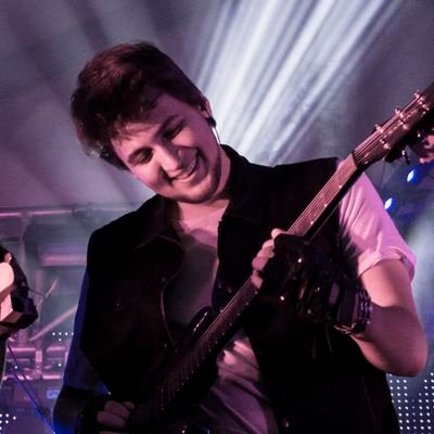 Amante de la música, sobretodo rock y metal. Cantante y animador profesional 🎤🎶🎮 · https://t.co/NfAPvAulx1