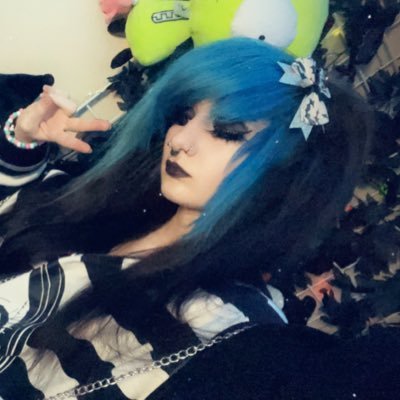 ✦ My only twitter account ✦ Just a witchy emo princess streamer! ✦ Streaming 8:30pm EST! https://t.co/g5rX1Prvmf🖤