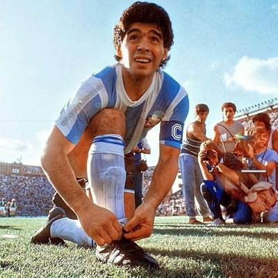Futbolero de ley. Hincha del Club Nacional de Football, padre y decano del Fútbol uruguayo. 21 titulos oficiales internacionales y 49 campeonatos uruguayos
