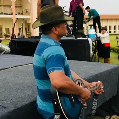 महादेव, गंगा, बनारस, संगीत बस और क्या, तुम हो इसलिए मैं हूँ
