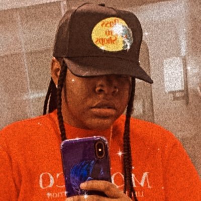 Simp ass Lesbian 🏳️🌈, I believe in morals and values & sometimes bullshit 🫠 IG:l3j_523