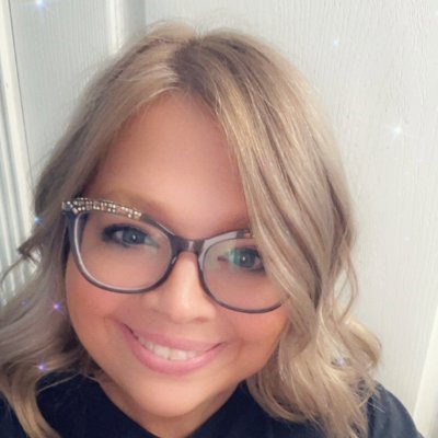 https://t.co/uT2EMoeJkR Wife 👫 Mom 💙 💗Beauty Seeker 😍 Kindness Speaker 🙊 Uplifter 🤗 Entrepreneur 🤳