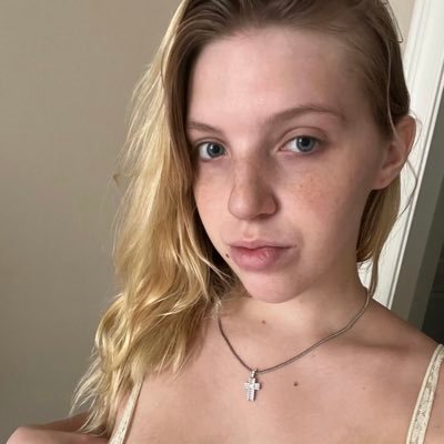 babiejenny_'s profile picture. :)