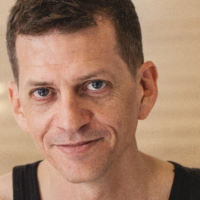 בן זוג. אבא.
מתאמן. מורה. בעלים ומנהל של המרכז לויג׳נאנה יוגה תל אביב