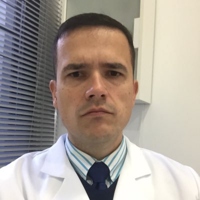 Prof. Urologia UFPel.  Titular da Sociedade Brasileira de Urologia (TiSBU). Mestre em Cirurgia PUCPR. Doutor em Saúde UCPel. Residência Médica Urologia UEL.