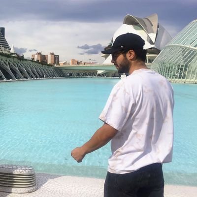 El que escribe aquí es mi alter ego. “La última vez que vi debajo de la cama, me encontré a mí mismo”