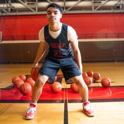 iyanaaj32's profile picture. 