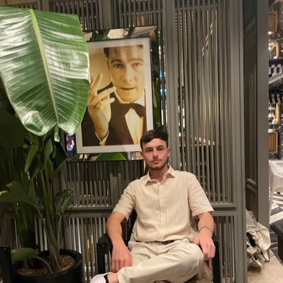 Pikasoo54's profile picture. Kara sevdalı ben, peki sen hangi sevdadan sın                                     𝓛𝓔𝓨𝓛𝓐 𝓥𝓔 𝓜𝓔𝓒𝓝𝓤𝓝