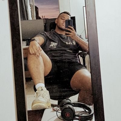 Dovahquinto's profile picture. Número 10 en la cancha y en la vida. ⚽ 🇳🇬 
Engineering physicist.