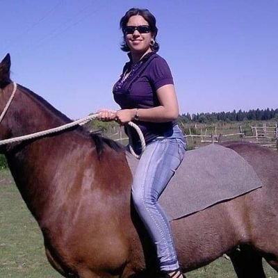 Trabajadora Social, católica y madre de dos hermosos bebes, y siempre por la derecha 🫱