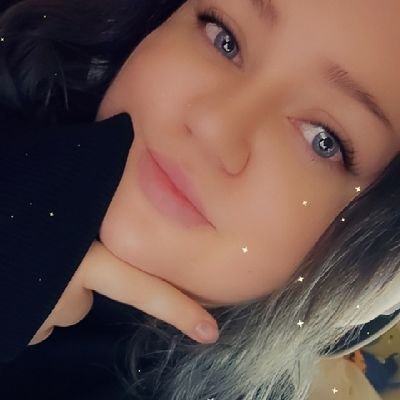 29 | Graphic Designer & Etsy shop owner
@inugamistickers | Anime stickers & Merch |