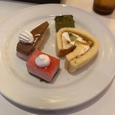 s5z_7HT's profile picture. 阪神タイガース、吉本新喜劇、音楽、色んなYouTubeを見ることが好きです。僕もですがもう少し気楽に適当に過ごしましょう。世間体なんか気にしたら余計生きづらくなる。世間体より自分の成長、幸せを追い求めて過ごした方がもっと生きやすくなるでしょう。精神疾患持ちで手帳も持ってます。ブラックな面が出たら申し訳ございません。