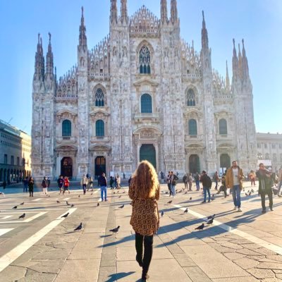 Hi there it’s Jess! I’m just a girl with crazy hair traveling to crazy places! 💛 There are so many crazy places to see in this crazy world! ✈️🌆🗽🏝️