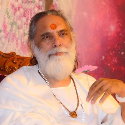 The Official Twitter Handle of Mahamandleshwar Gita Manishi Swami Shri Gyananand Ji Maharaj. A Philosopher, Mentor, Guide, Writer, Yogi & Social Activist.