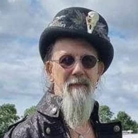 Steveedub's profile picture. A zig in a world of zags!   Host of @HashtagIsland