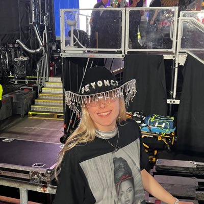 vonpaulm17's profile picture. VP 🎀🦋