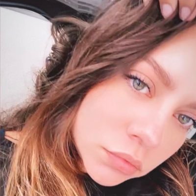 No te tomes nada personal, nada es real. 🌻 Reserva del '95.