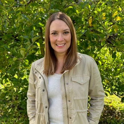 MrsBrinkEF's profile picture. English teacher 📚