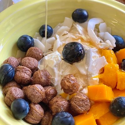 sheluvcereal's profile picture. 来这里分享自己的投资心得 麦片爱好者