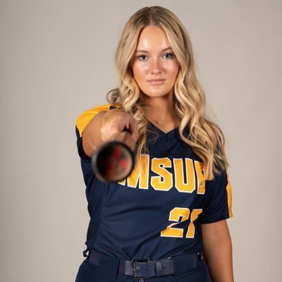 Dowling Catholic Alum @msubsoftball #27 💙💛